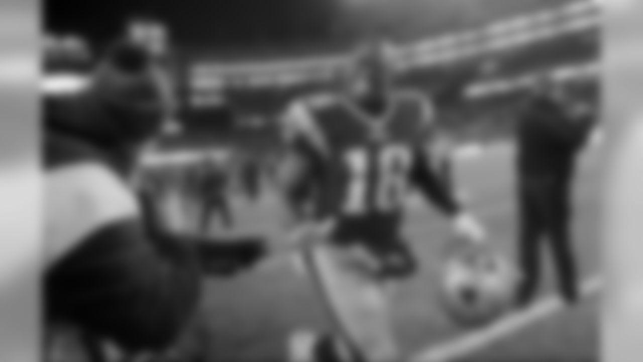 New England Patriots wide receiver Matthew Slater (18) leaves the field after an NFL divisional playoff football game against the Houston Texans, Saturday, Jan. 14, 2017, in Foxborough, Mass. (AP Photo/Elise Amendola)