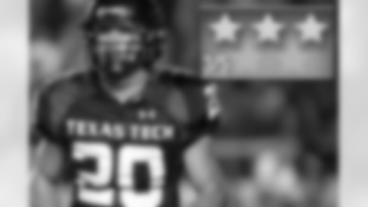 20160202-rivals-amendola.jpg