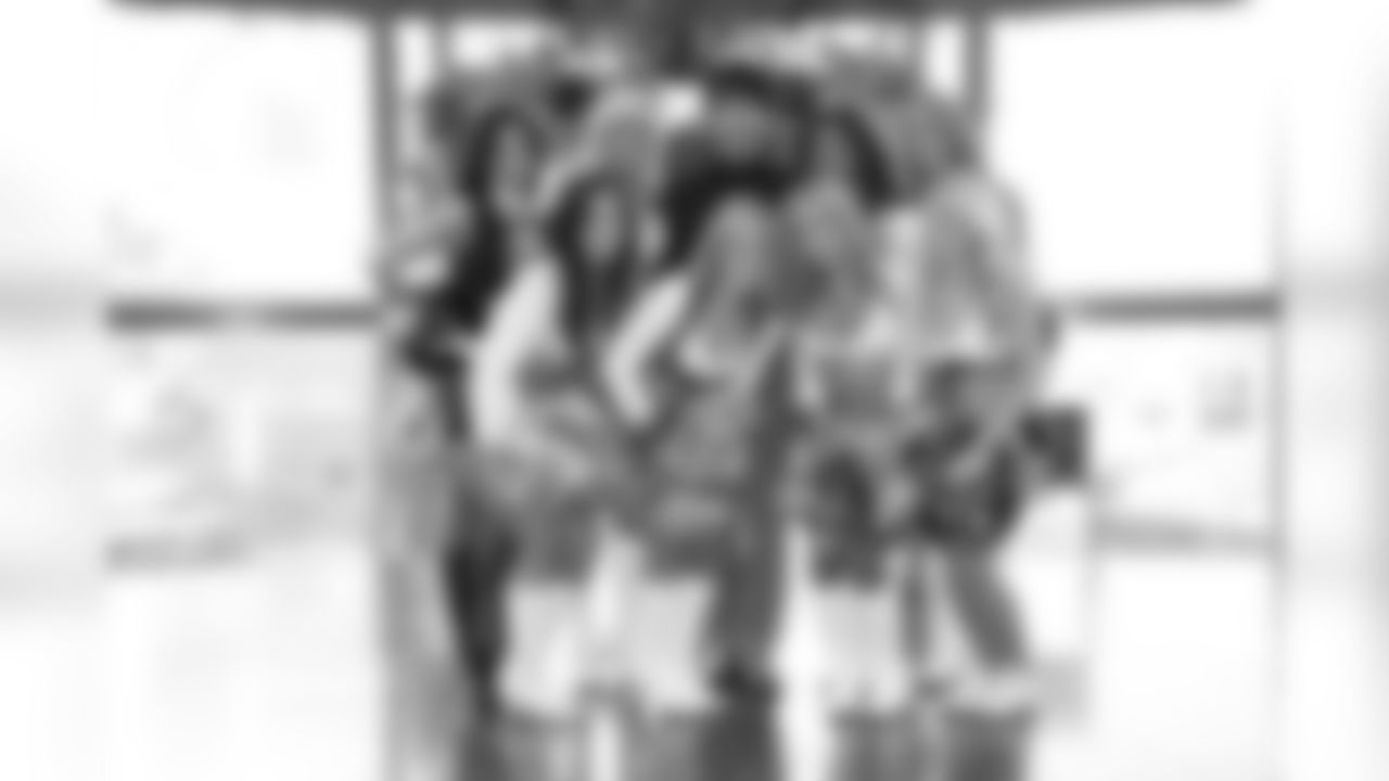 Lindsey and the other NFL on Tour to Japan cheerleaders pose for a picture.