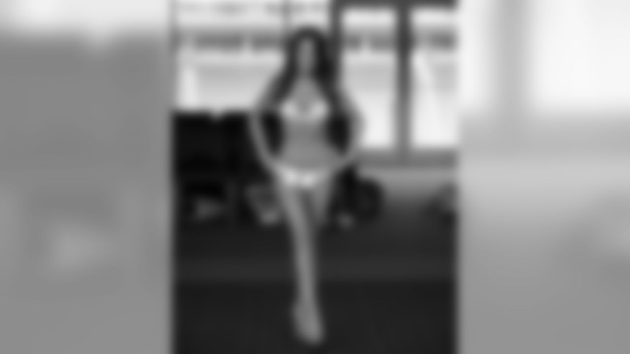 2013 Patriots Cheerleaders: Zoe