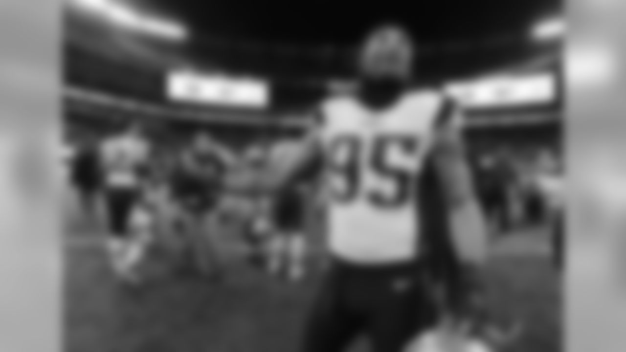 New England Patriots defensive end Chris Long (95) walks off the field after playing in an NFL football game against the New York Jets, Sunday, Nov. 27, 2016, in East Rutherford, N.J. (AP Photo/Julio Cortez)
