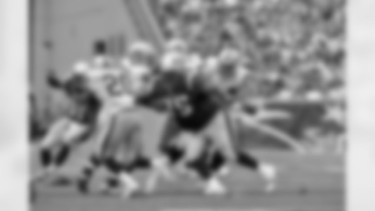 temp2014-raiders-wilfork-3-kn.jpg