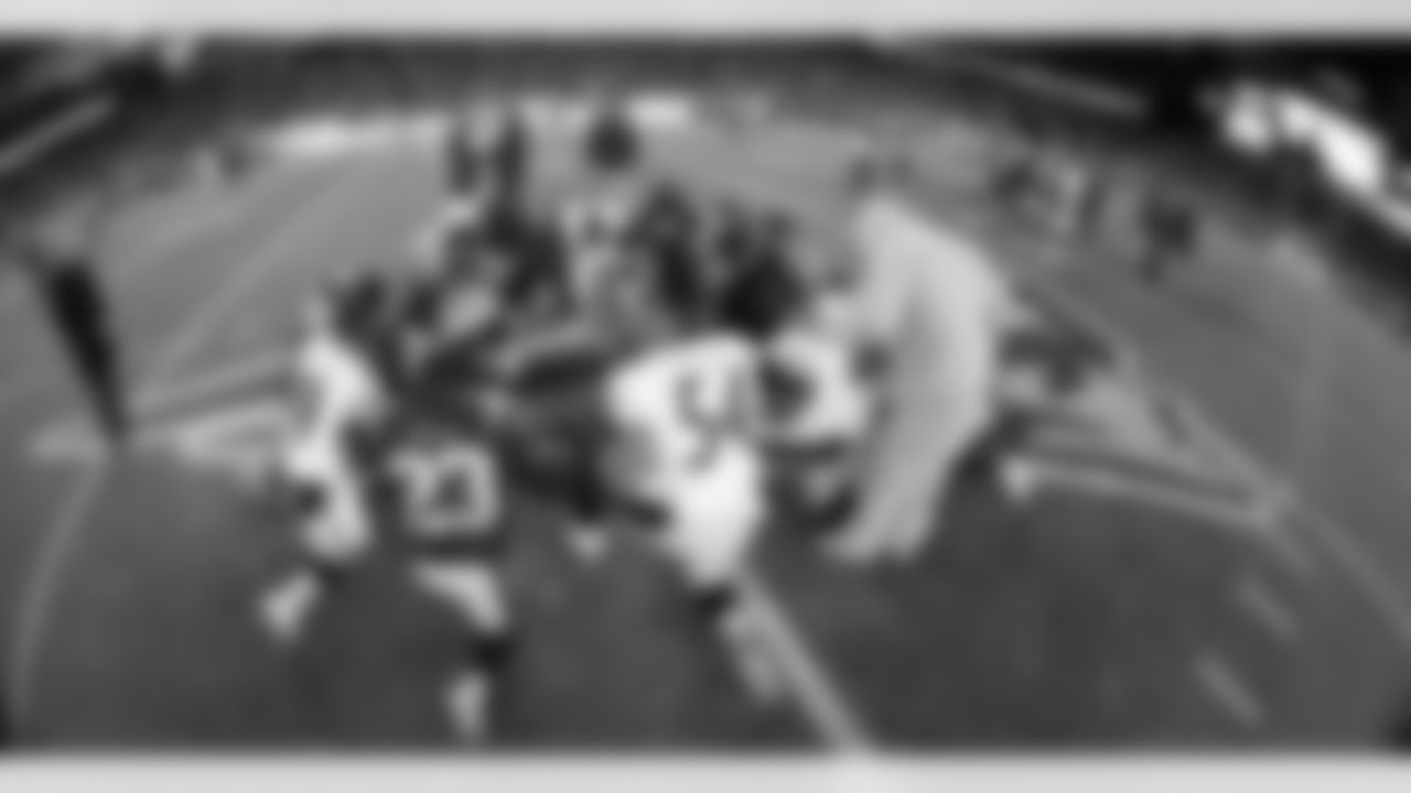 Patriots and Steelers pray after game