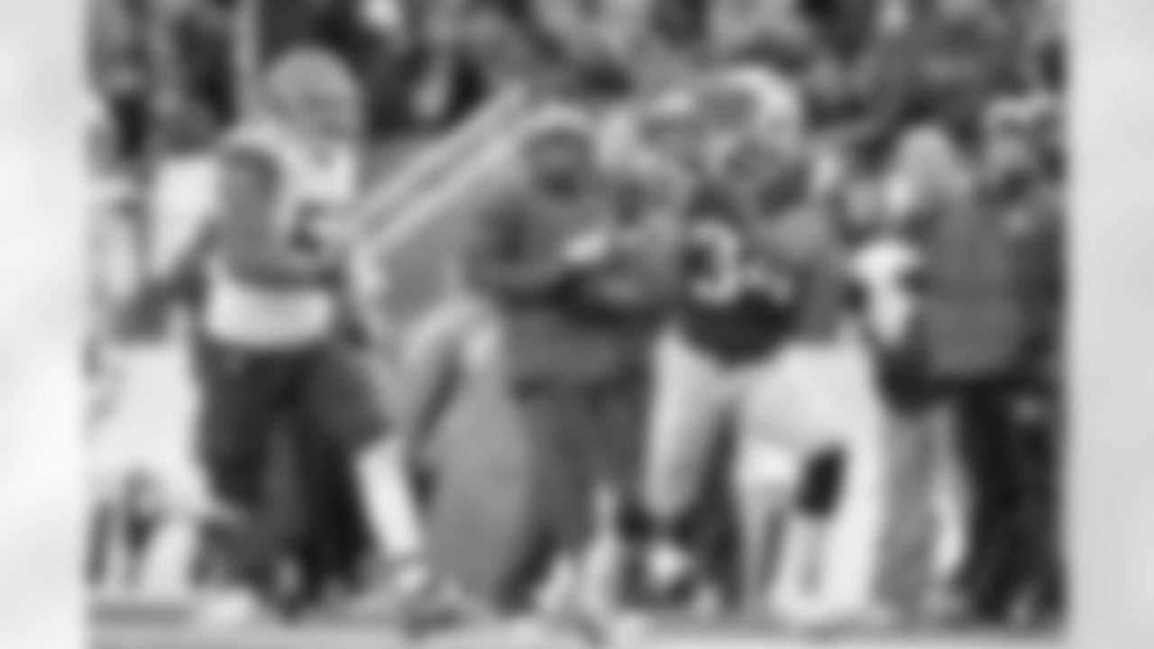 Shane Vereen had 12 receptions for 153 yards vs. Cleveland on Dec. 8, 2013, setting a single-game franchise records for most receptions and most receiving yards by a running back. Vereen's 153 receiving yards topped the 53-year-old franchise running back record of 124 receiving yards, achieved by Dick Christy against the Oakland Raiders on Nov. 4, 1960. Vereen's 12 receptions topped the previous Patriots running back record of 11 receptions, achieved three times, most recently by Kevin Faulk on Sept. 3, 2000 against Tampa Bay.