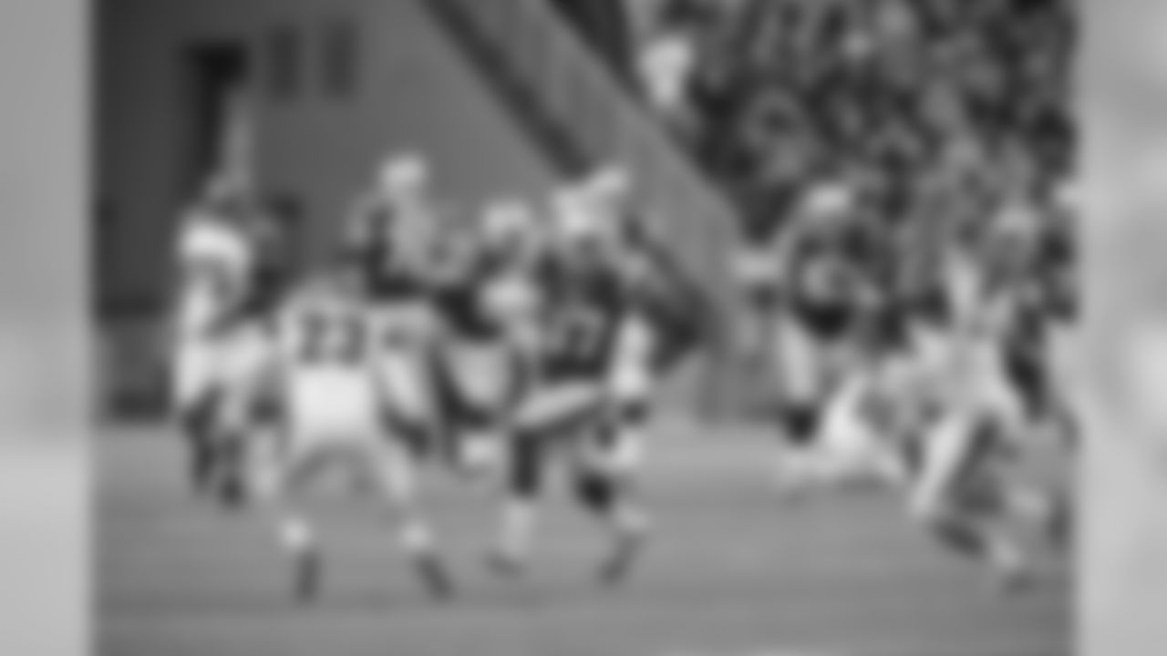 Rob Gronkowski, TE -- New England's all-world tight end almost always has a big game against his hometown team, including 113 yards and a touchdown back in Week 2 in Buffalo. The Bills supposedly have a plan to take Gronkowski out of the game on Monday night. Good luck with that.