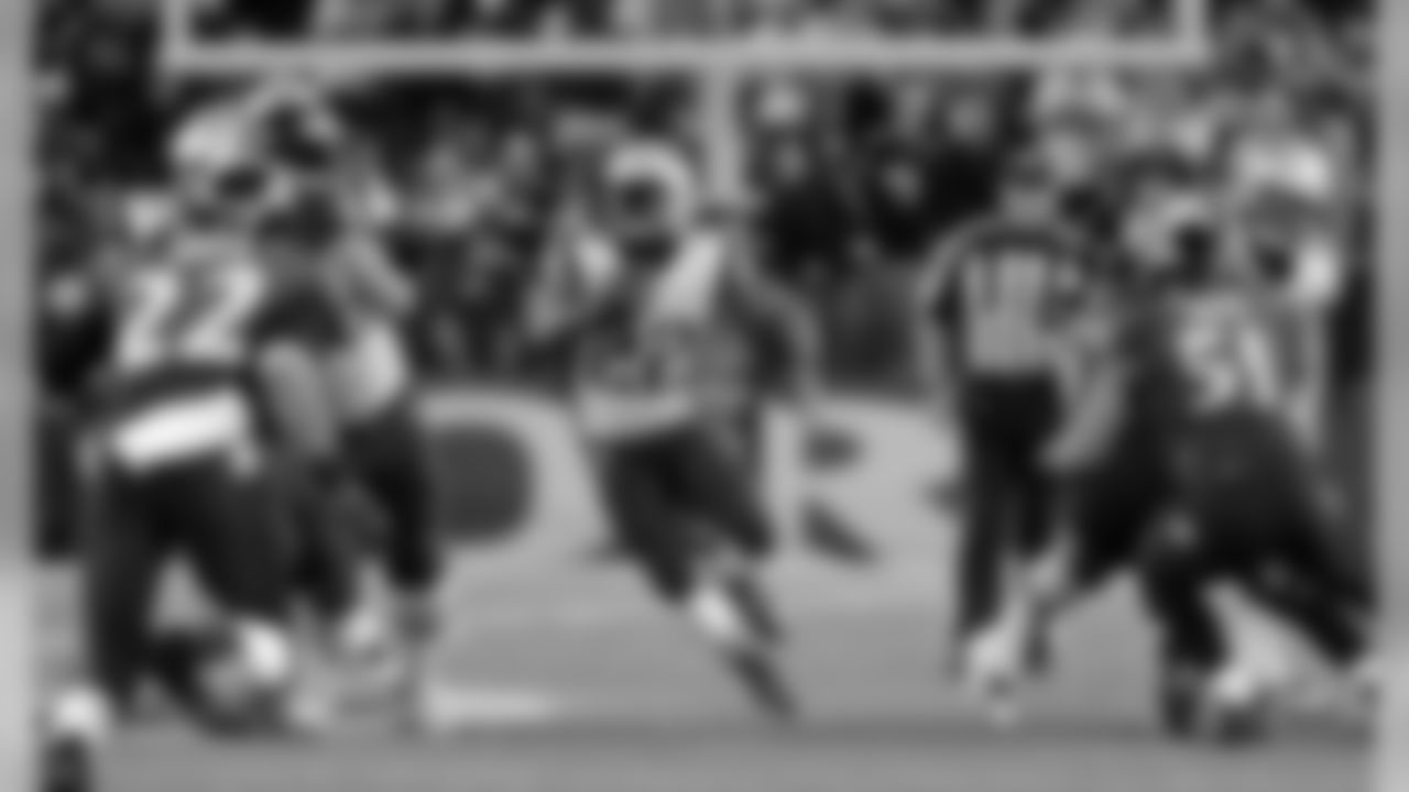 Patriots RB Stevan Ridley finds an open hole
