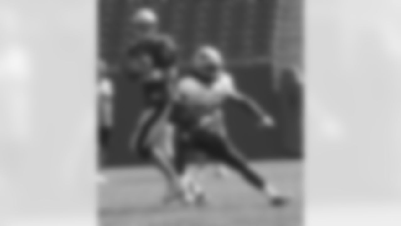 Tom Brady(12) and Laurence Maroney(39) work together during the morning practice on Day 7 of Training Camp. 8/3/2006 Photo by Elizabeth Propper