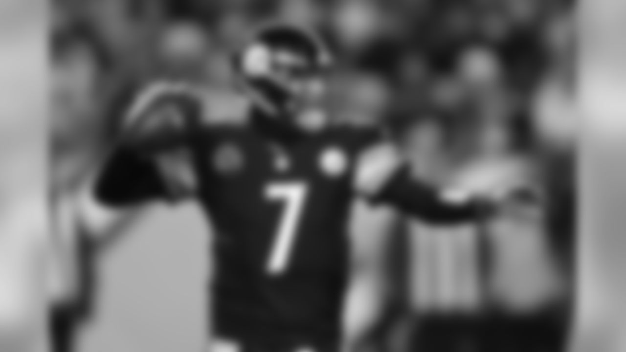 Pittsburgh Steelers quarterback Ben Roethlisberger (7) plays in an NFL football game against the Baltimore Ravens, Sunday, Dec. 10, 2017, in Pittsburgh. (AP Photo/Keith Srakocic)