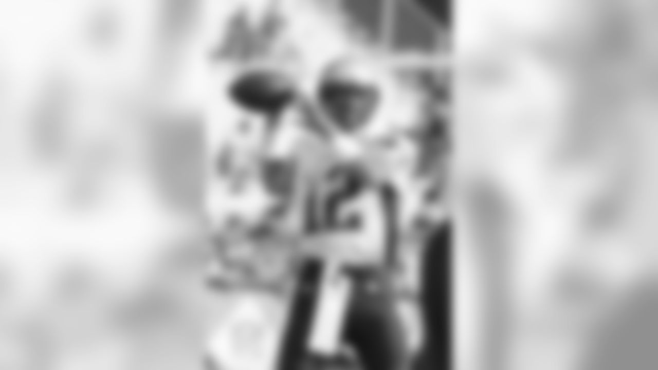 Tom Brady makes his Patriots Preseason debut on July 31, 2000 in the Hall of Fame Game versus the San Francisco 49ers.