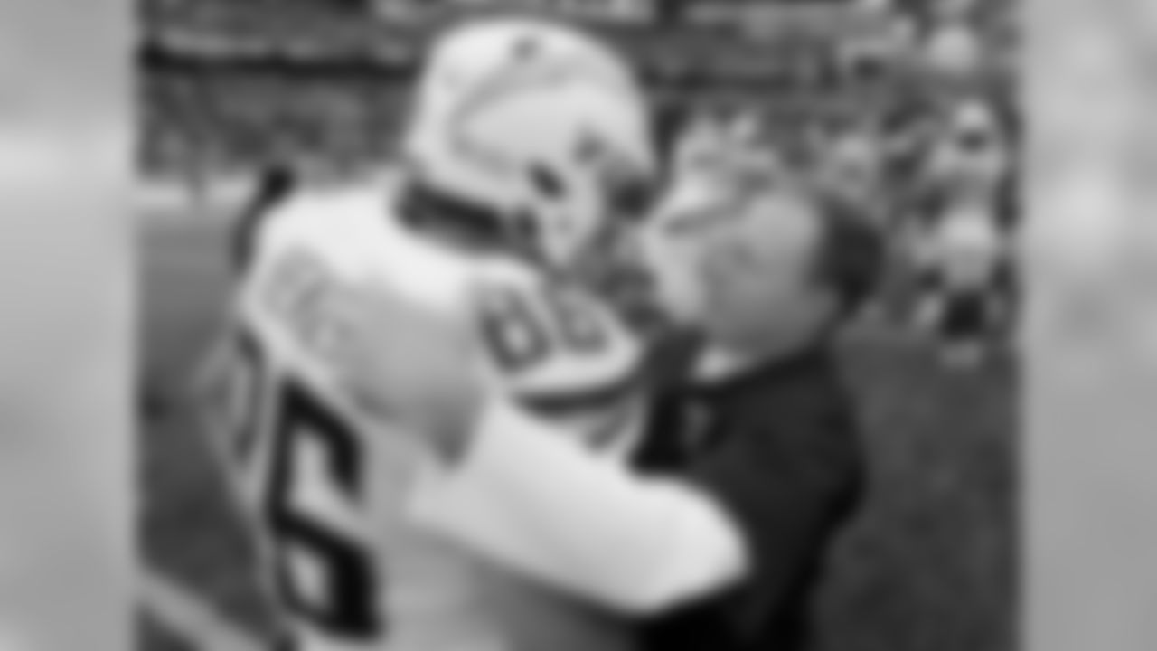 Los Angeles Chargers tight end Hunter Henry (86) and New England Patriots head coach Bill Belichick speak at midfield after an NFL football game, Sunday, Oct. 29, 2017, in Foxborough, Mass. (AP Photo/Steven Senne)