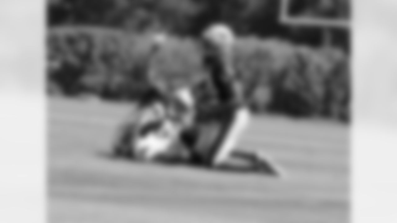 Leigh Bodden intercepts a pass