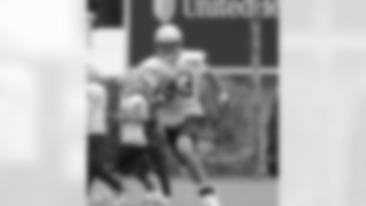Buddy Farnham returns a punt at Training Camp.