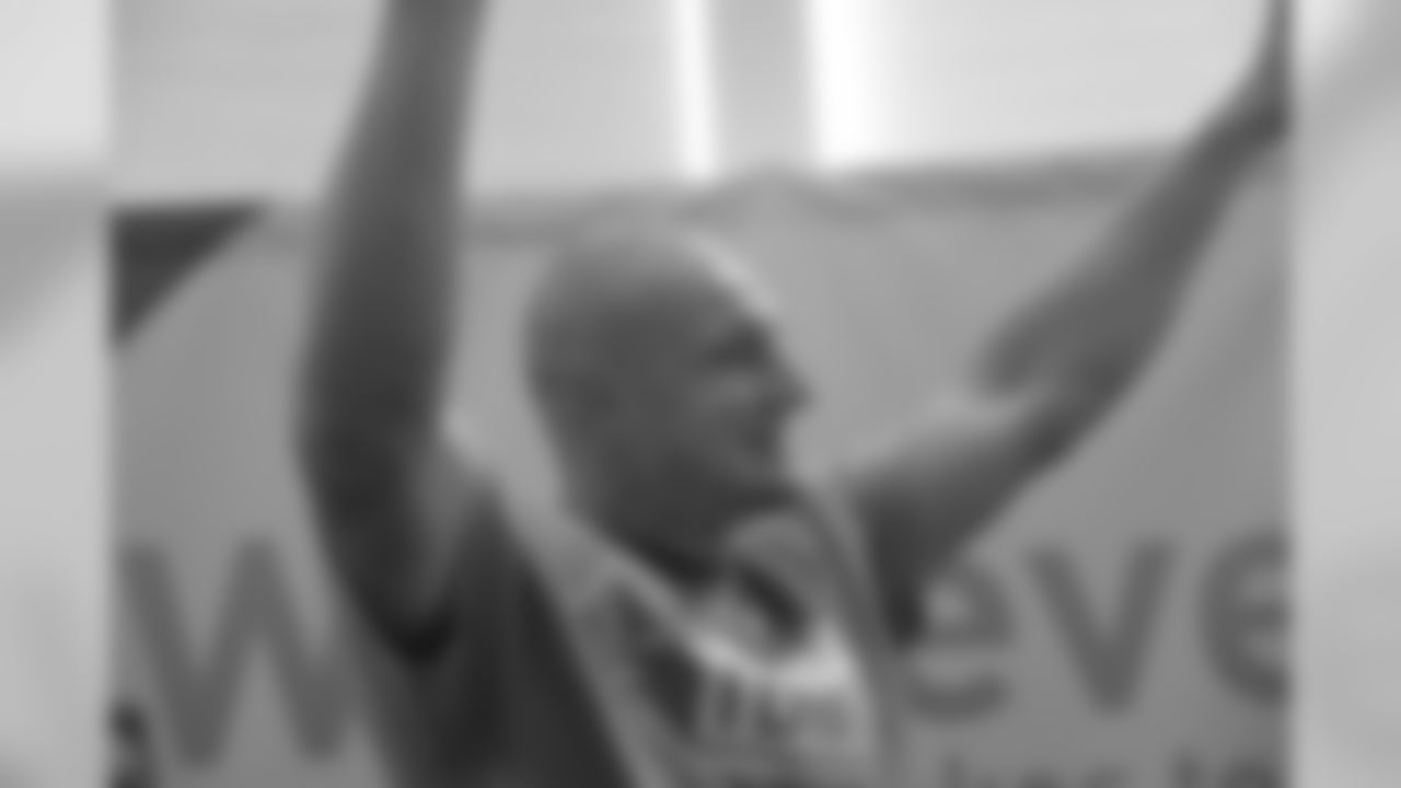 20150607_buzz_off_gronk_7658.jpg