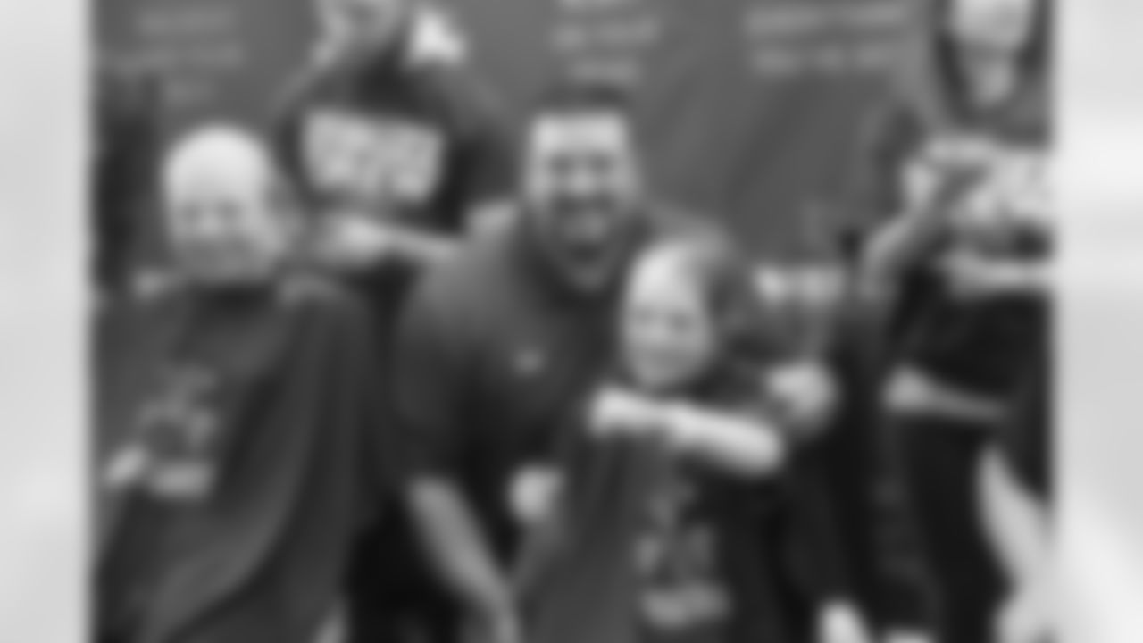 20150607_buzz_off_gronk7744.jpg