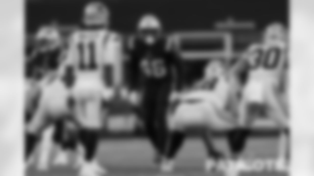 Raekwon McMillan (46) ready to rush PJ Walker (11)
