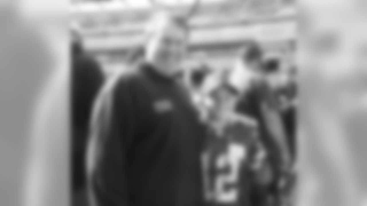 Tom and Wes hung out with seven kids and their families following the team's walkthrough, and Robert Kraft, Bill Belichick and the entire team stopped over to say hello and sign autographs on Saturday, October 15, 2011.