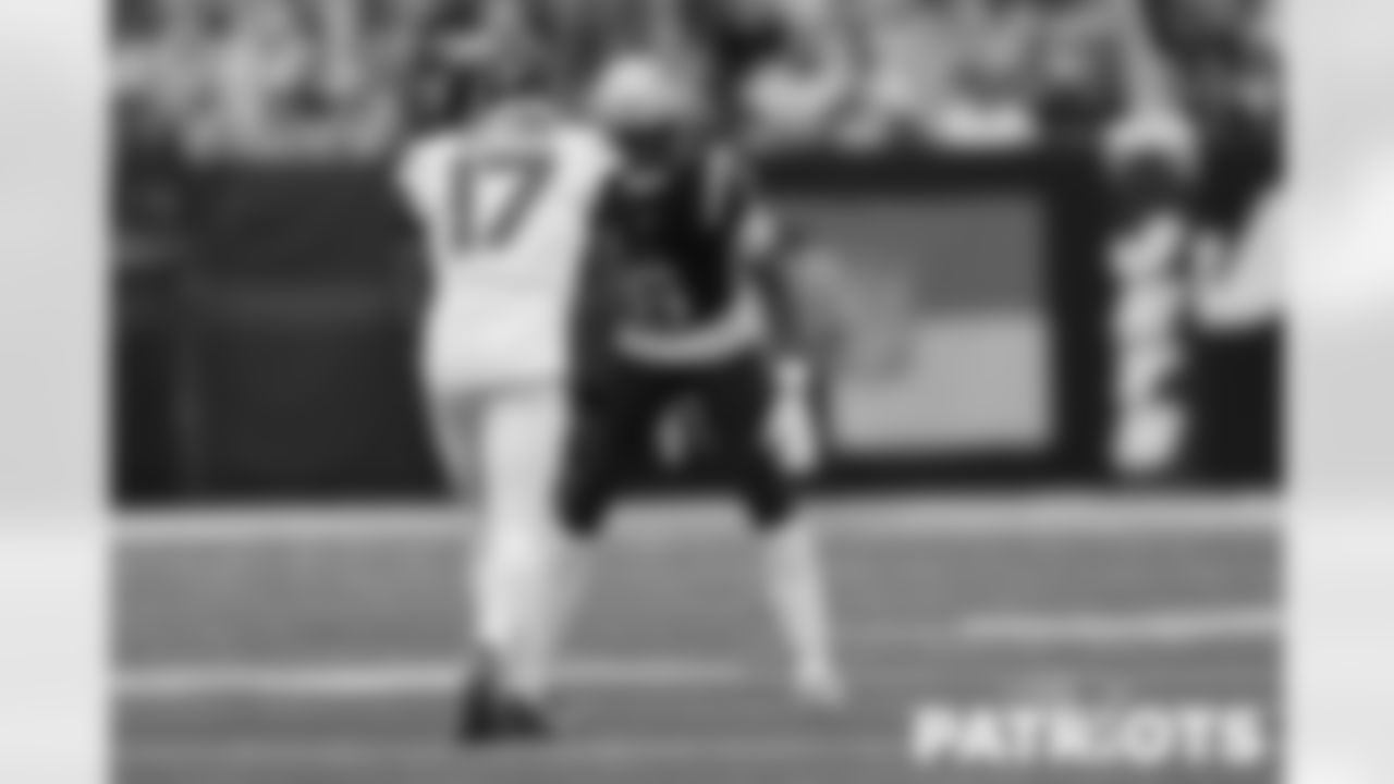 Patriots cornerback Christian Gonzalez (6).