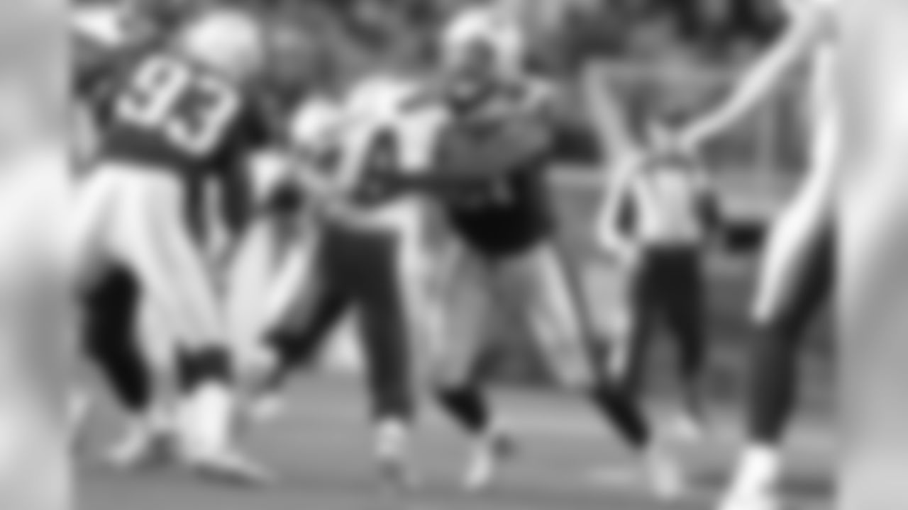Jerod Mayo makes a huge stop during the Patriots-Chargers game