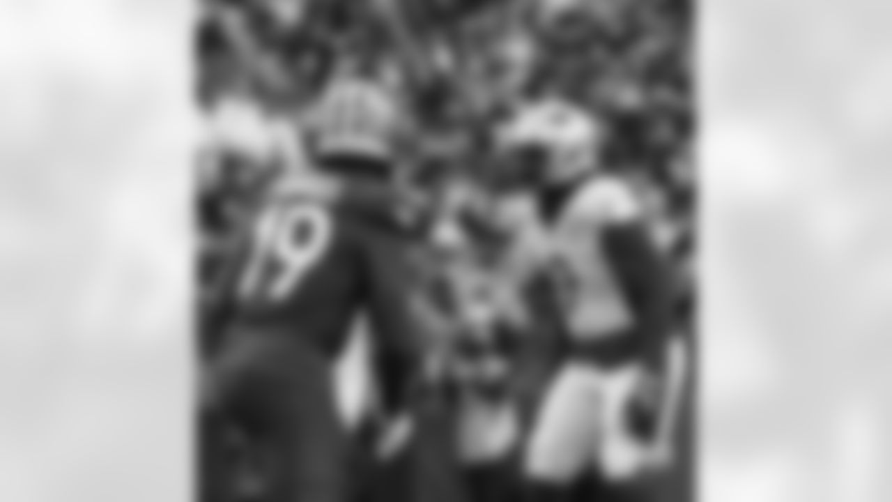 Patriots linebacker Matthew Judon (9).