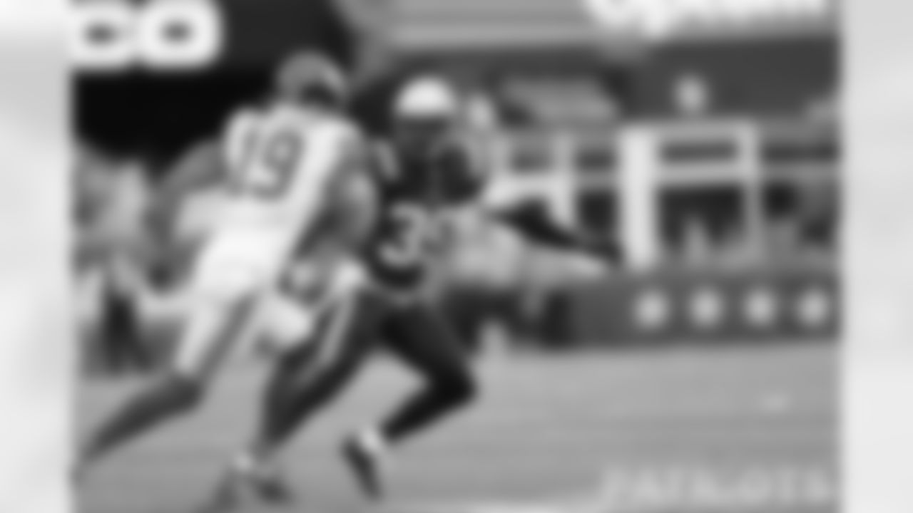 Patriots CB Terrance Mitchell lines up against Giants WR Kenny Golladay