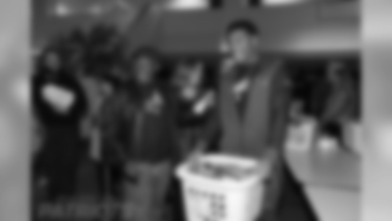 112117turkeybaskets_eja453-watermarked.jpg