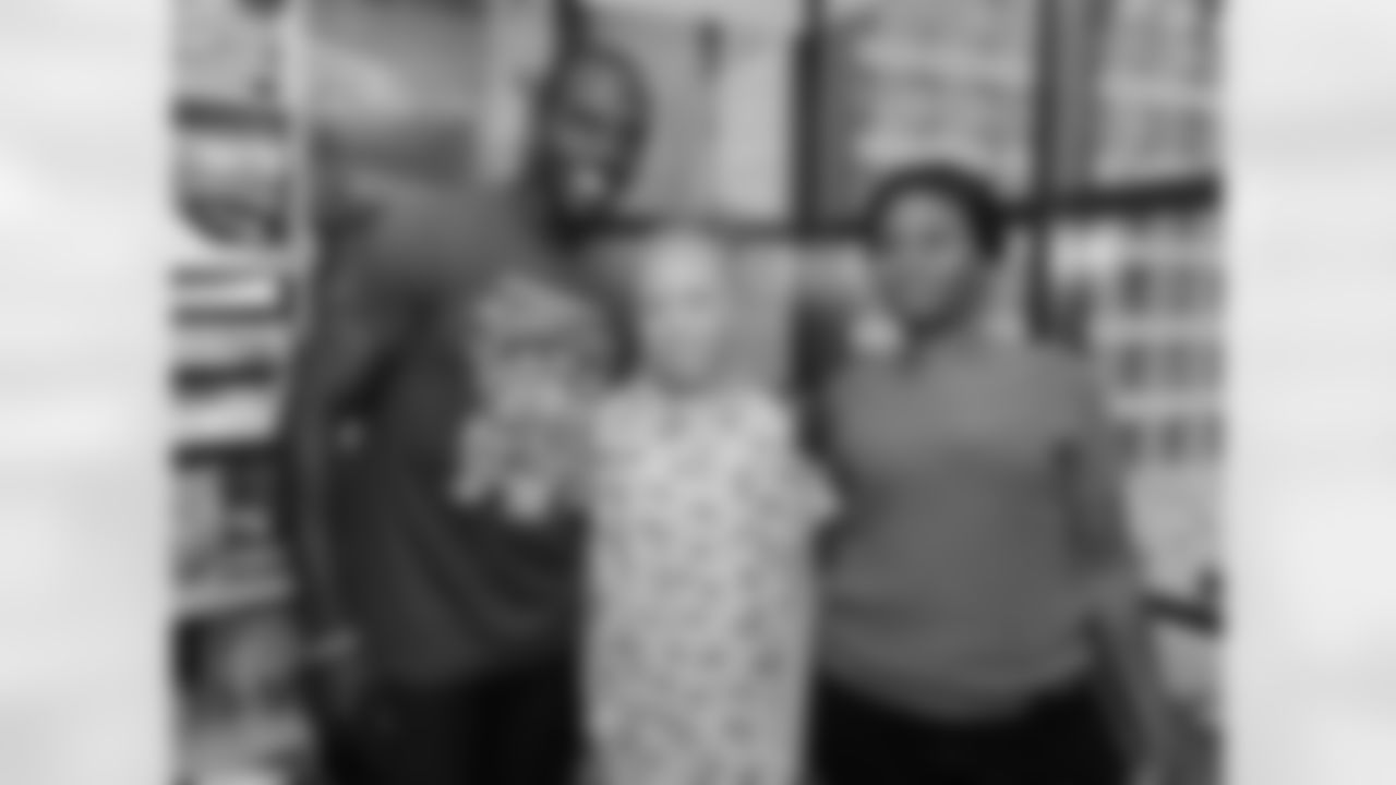 BOSTON, MA - SEPTEMBER 30: New England Patriots player Devin McCourty spends time with
at Boston Children's Hospital September 30, 2014 in Boston, Massachusetts. (Photo by Darren McCollester/Getty Images for Boston Children's Hospital) * Local Caption * Devin McCourty