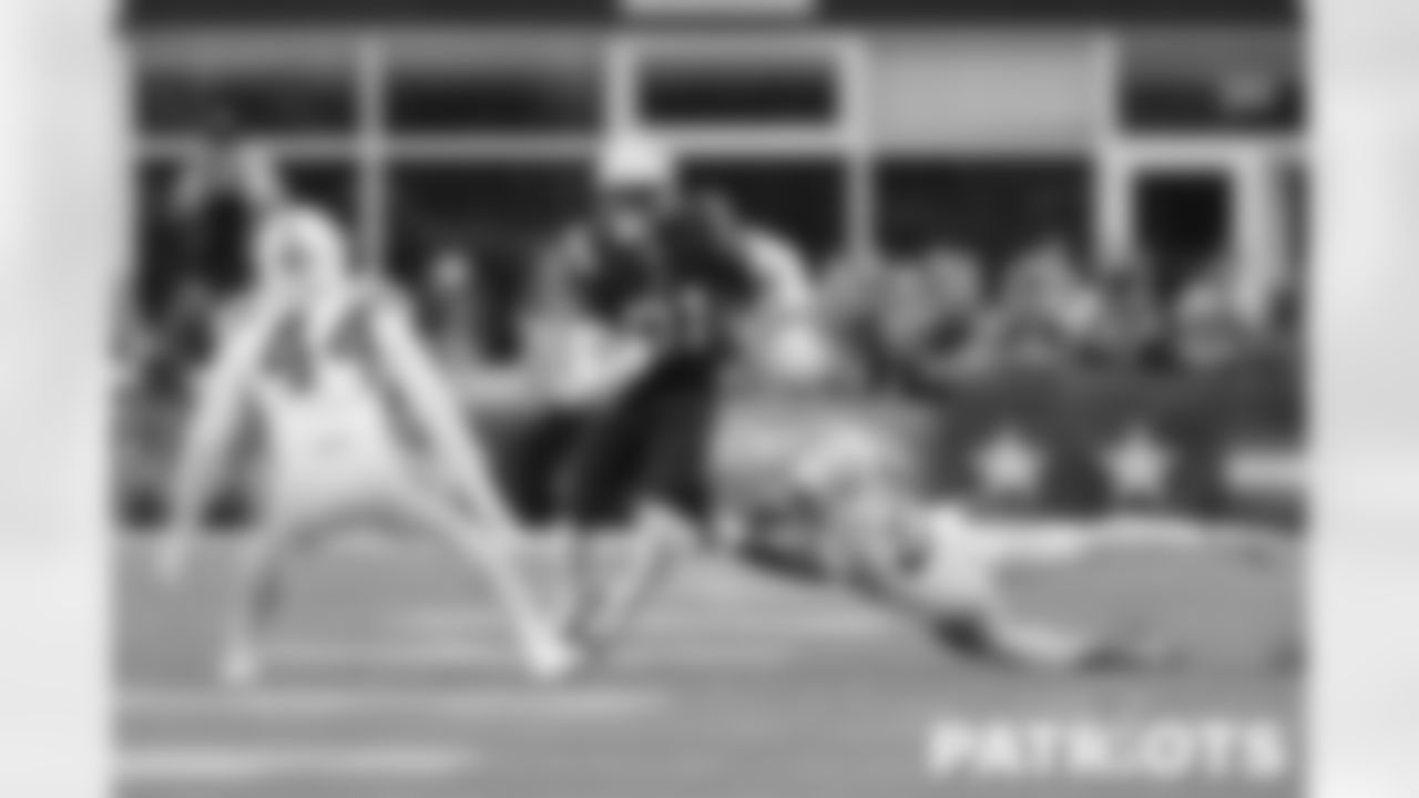 Jonnu Smith breaking a tackle and running down the field