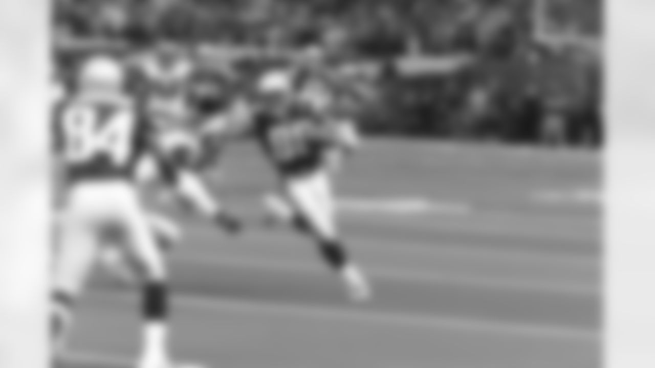 Troy Brown 23-yard catch to move ball to Rams 36-yard line with 33 seconds left (XXXVI vs Rams)