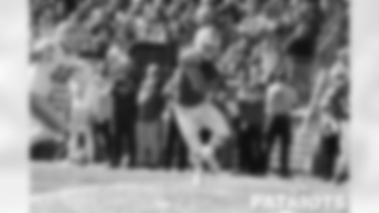 Hunter Henry makes a catch down field