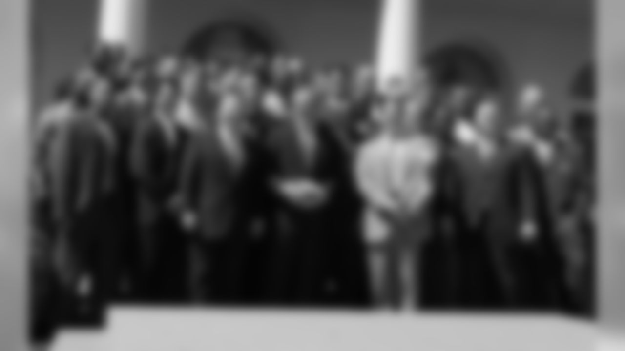 734a1152_2001.jpg