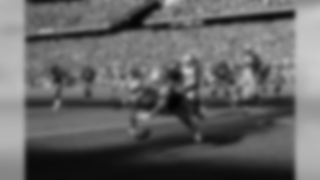 Rob Gronkowski just misses a late two point conversion