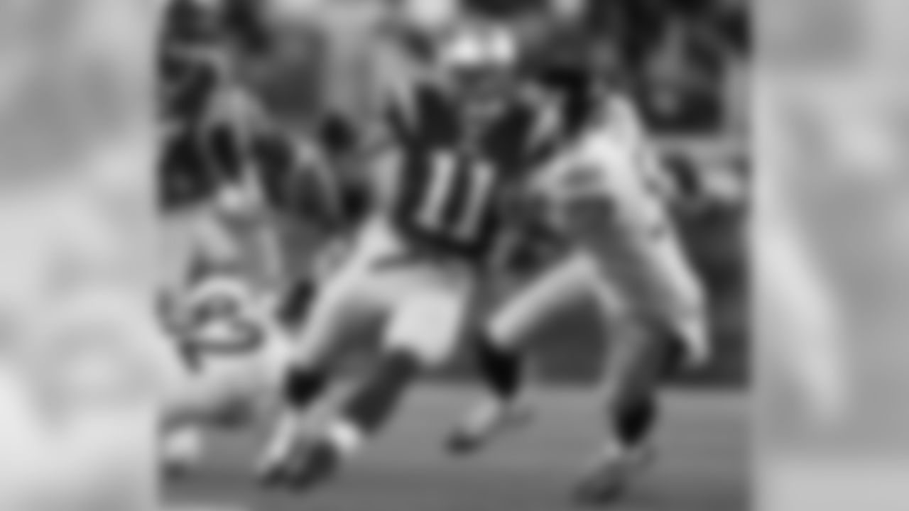 Julian Edelman returns a punt