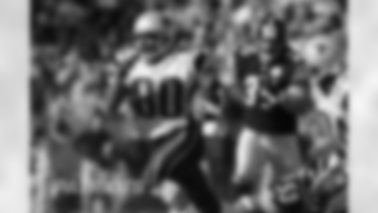 Back-up QB Drew Bledsoe took over after a second-quarter injury to Tom Brady and completed 10-of-12 passes for 102 yards and a touchdown to lift the Patriots to a 24-17 win over Pittsburgh at Heinz Field on Jan. 27, 2002. The Patriots special teams were exactly that – special – as Troy Brown returned a punt 55 yards for a score and Antwan Harris blocked a field goal and brought it back 49 yards for a TD.