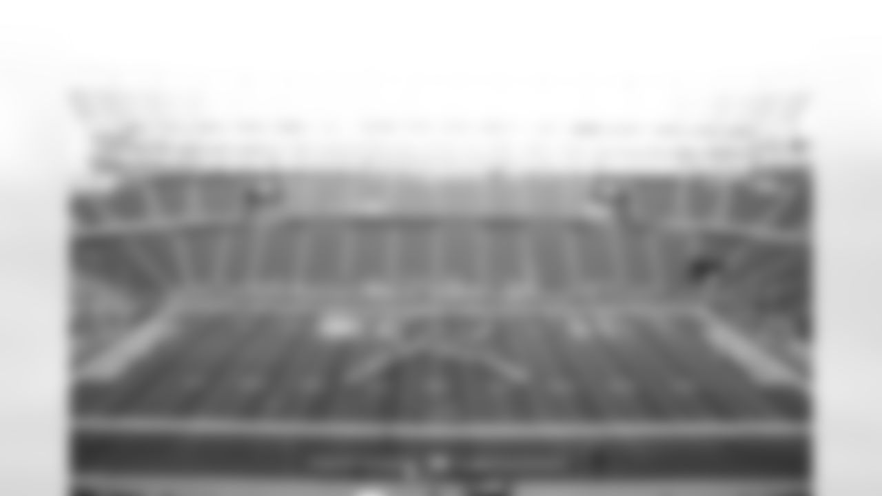 temp025--nfl_mezz_1280_1024.jpg