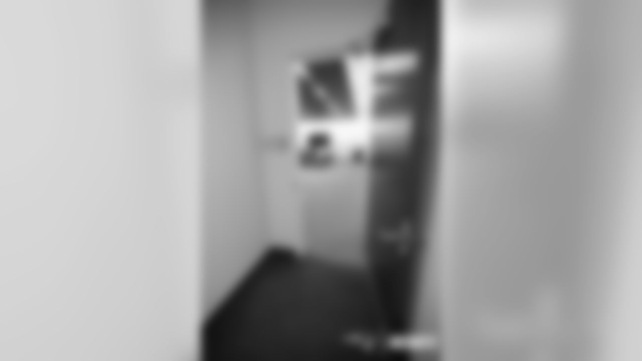 042519-DraftRoom_EJA25-watermarked