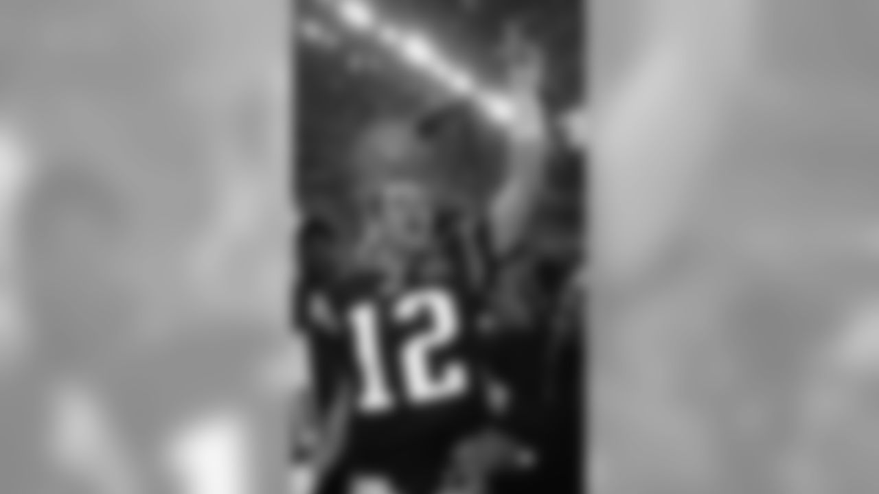 HOUSTON, TX - FEBRUARY 1:  MVP Tom Brady of the New England Patriots celebrates after defeating the Carolina Panthers 32-29 in Super Bowl XXXVIII at Reliant Stadium on February 1, 2004 in Houston, Texas. (Photo by Andy Lyons/Getty Images)