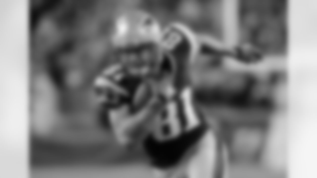 Aaron Hernandez running after a catch