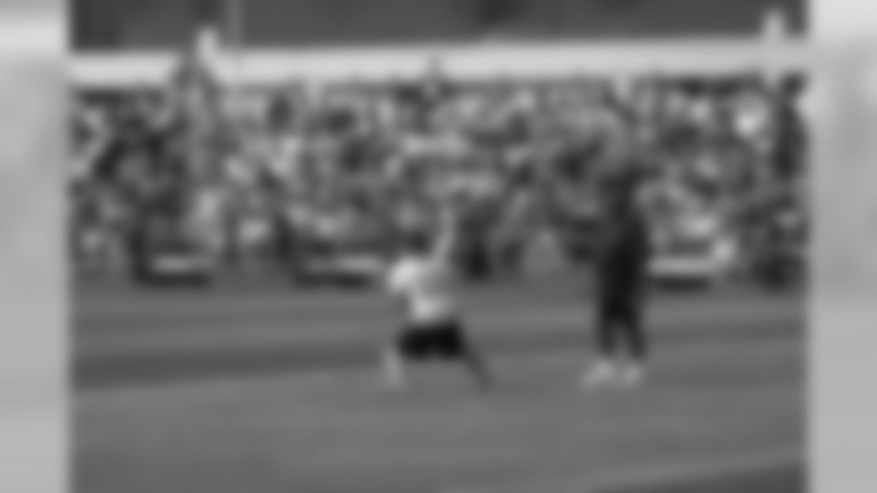 Patriots Wide Reciever Julian Edelman catching punts