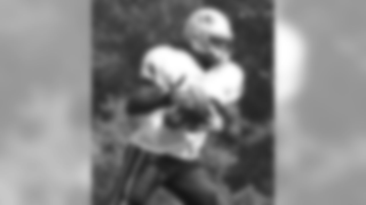 Laurence Maroney(39) uses his running back skills to successfully keep hold of the ball and escape down the field during Day 3 practice of Training Camp. 7/30/2006 Photo by Elizabeth Propper