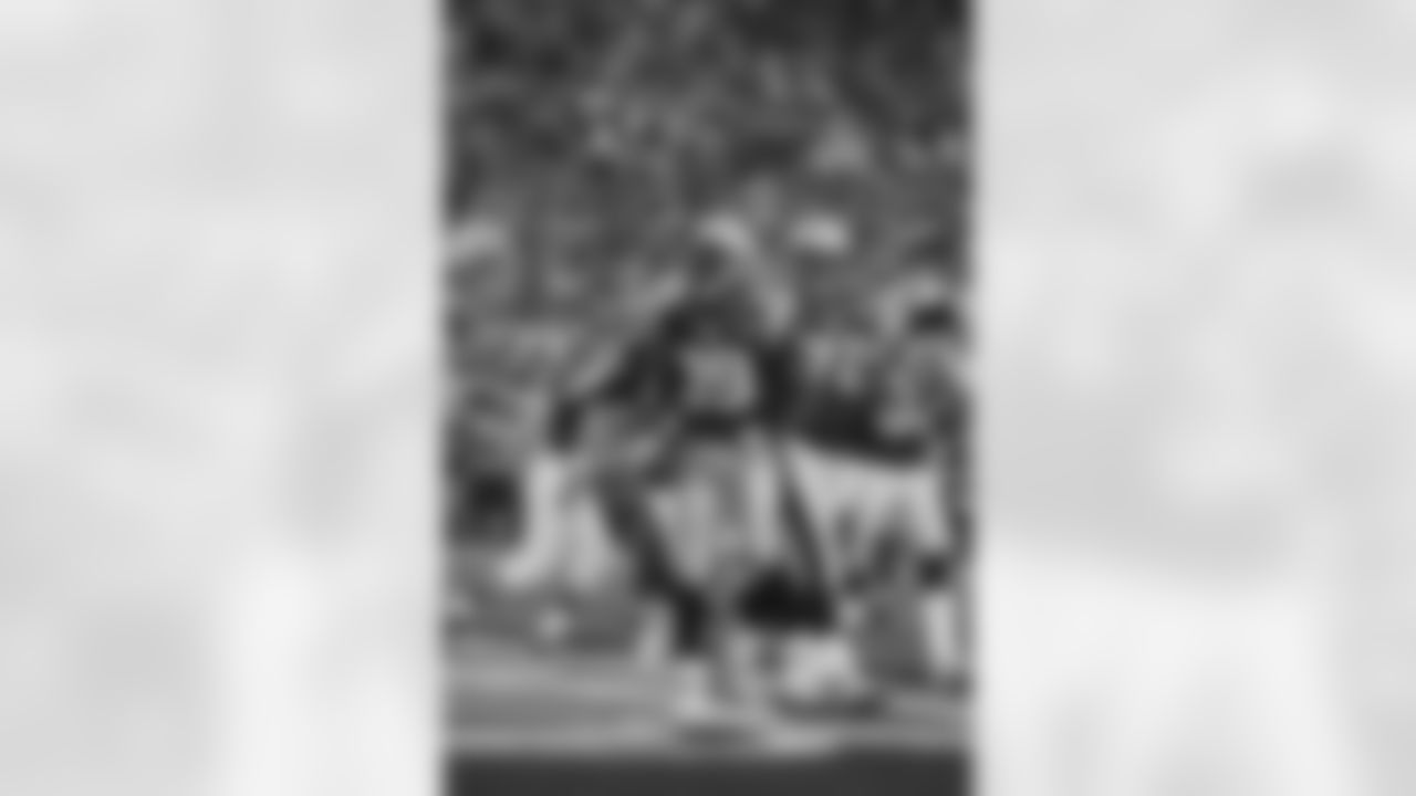 Laurence Maroney one-yard TD run at the start of the second quarter to give Pats lead (XLII vs Giants)