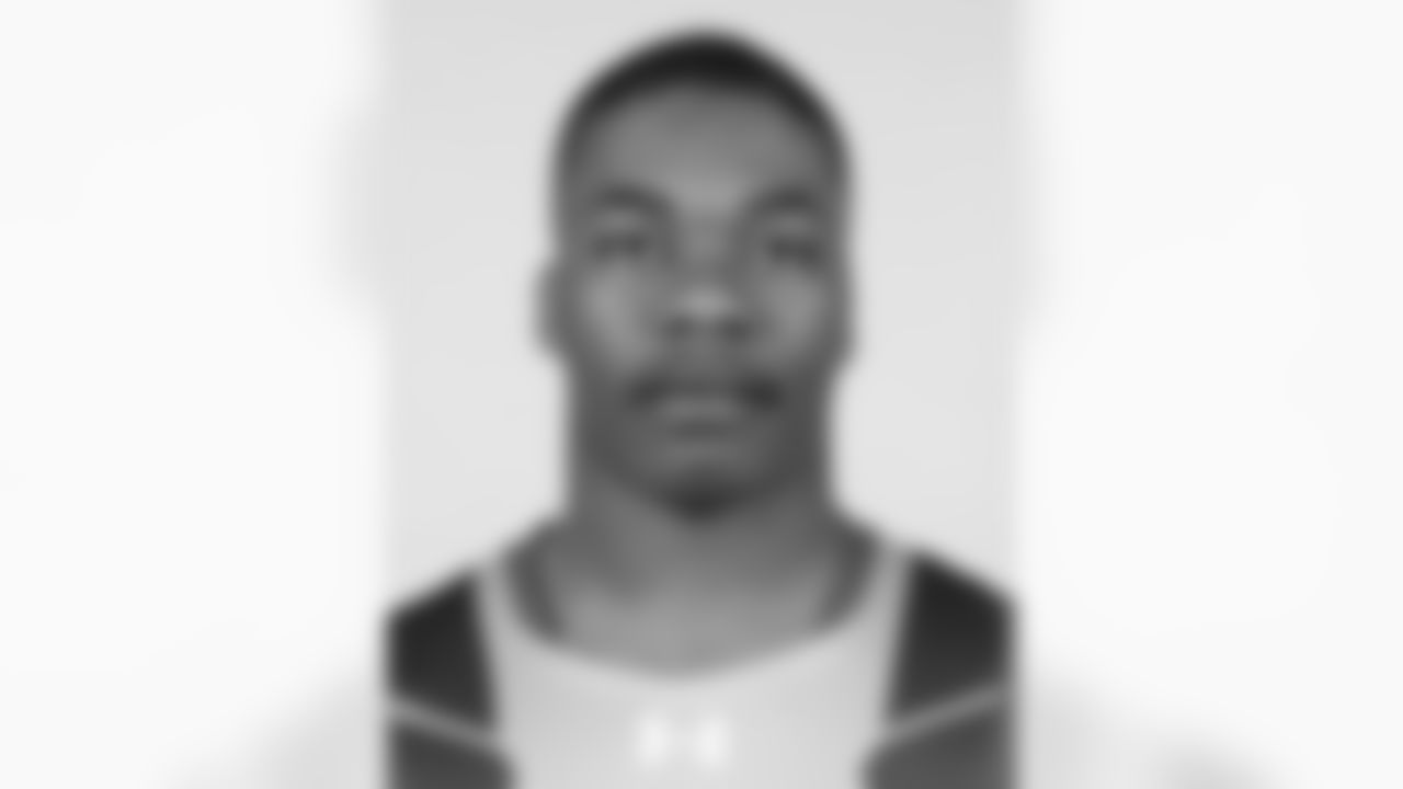 Alabama linebacker Xzavier Dickson poses for a headshot during the 2015 NFL Scouting Combine at Lucas Oil Stadium on Friday, February 20, 2015 in Indianapolis, IN. (AP Photo/Ben Liebenberg)