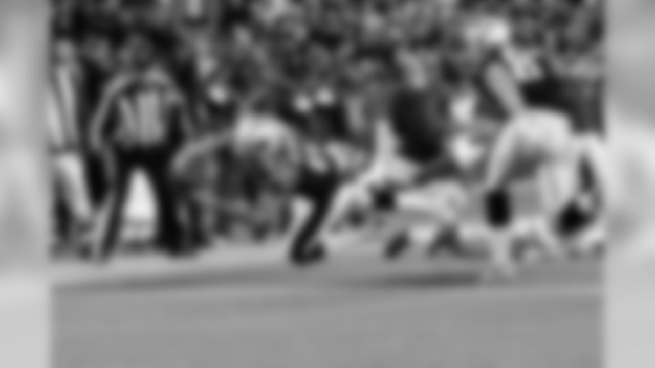Patriots TE Aaron Hernandez dives into the end zone for a Patriots touchdown