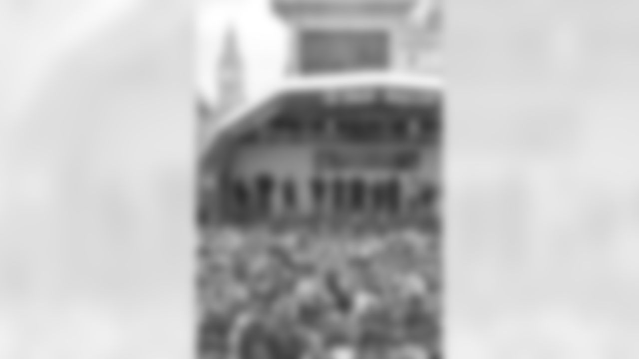 tempNFL-London-FanRally-271006.JPG