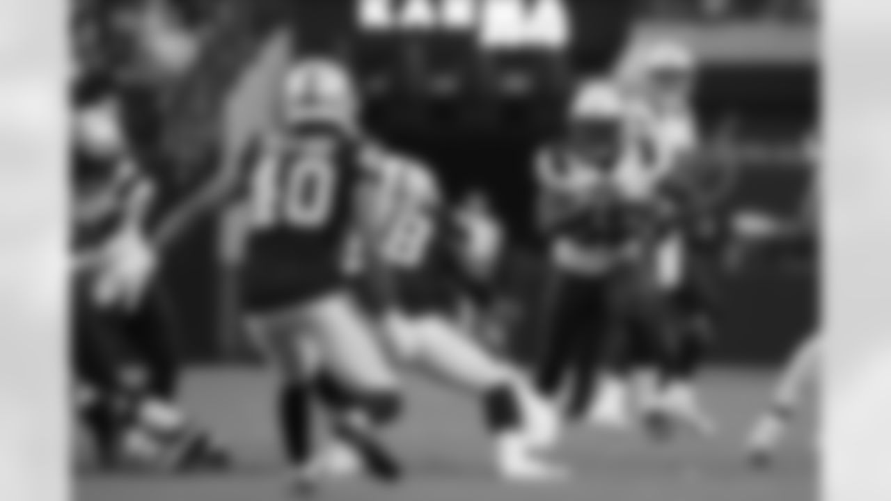 New England Patriots running back Rhamondre Stevenson (38) runs the ball