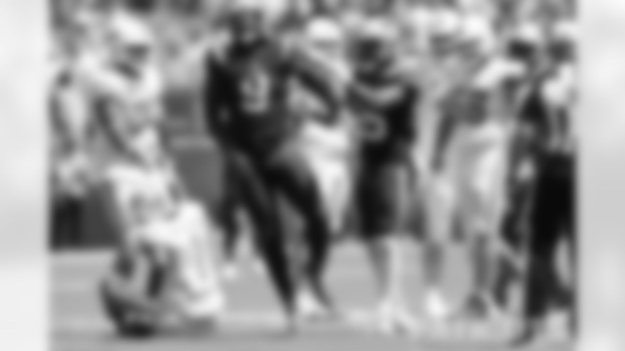 Matthew Judon (9) celebrates his sack against Tua Tagovailoa (1) and the Miami Dolphins