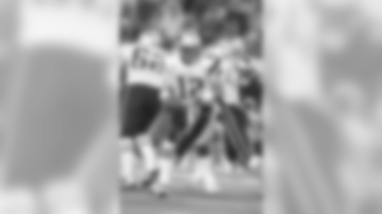 Tom Brady makes his Patriots Preseason debut on July 31, 2000 in the Hall of Fame Game versus the San Francisco 49ers.
