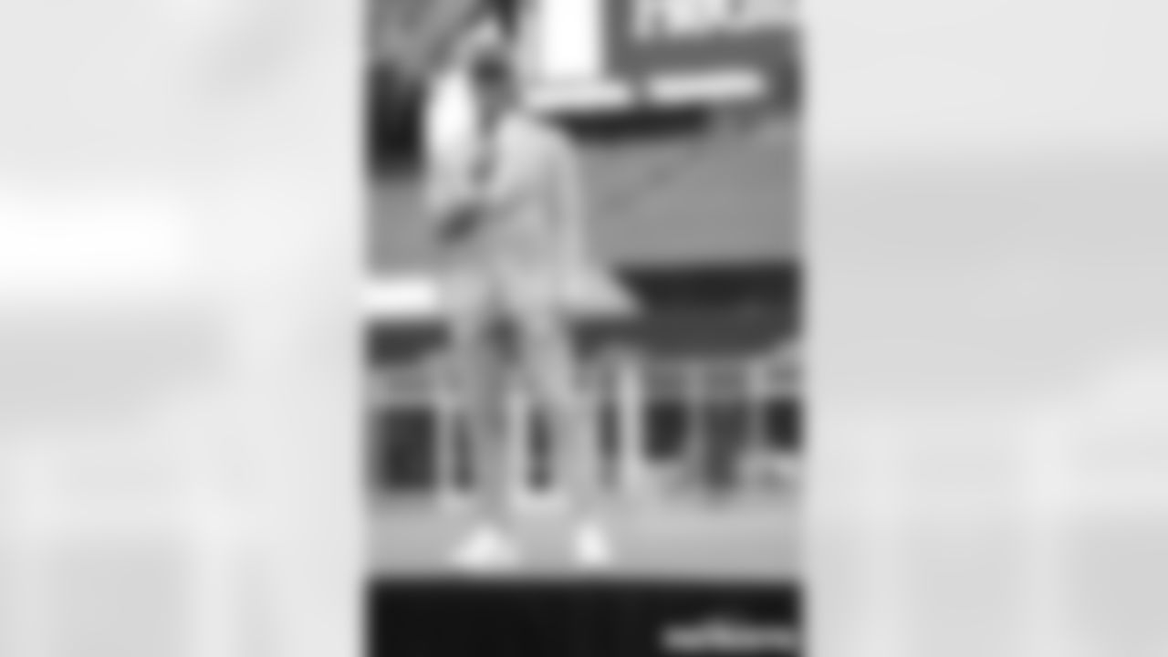 042823-GonzalezVisit_Adler0371-watermarked