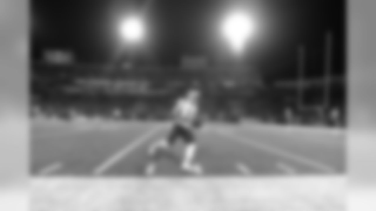 New England Patriots wide receiver Julian Edelman works out prior to an NFL football game against the Buffalo Bills, Monday, Oct. 29, 2018, in Orchard Park, N.Y. (AP Photo/Adrian Kraus)