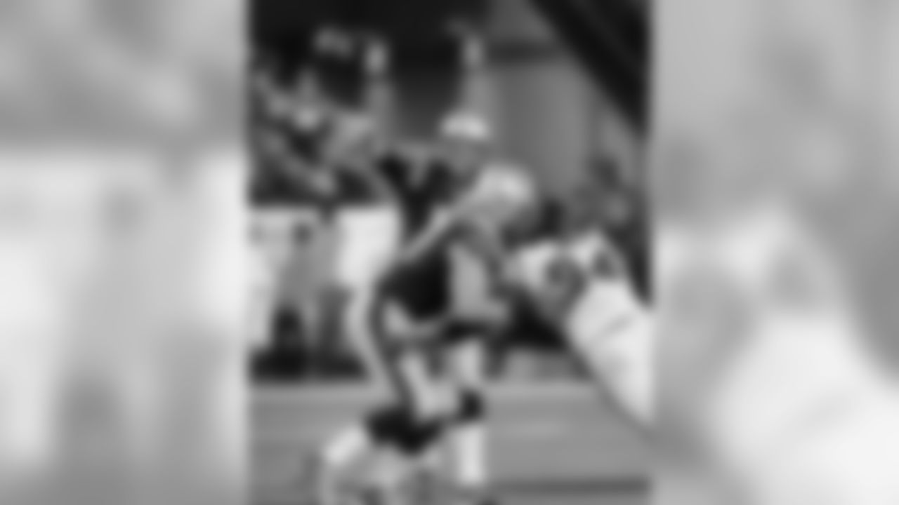 Nate Solder blocks for Tom Brady