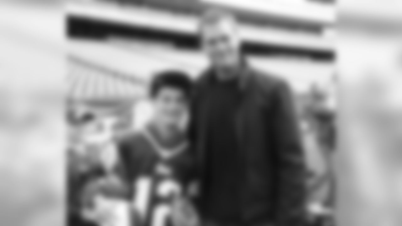 Tom and Wes hung out with seven kids and their families following the team's walkthrough, and Robert Kraft, Bill Belichick and the entire team stopped over to say hello and sign autographs on Saturday, October 15, 2011.